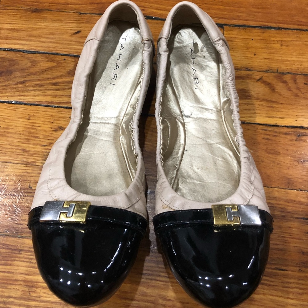 Tahari Glenda flats